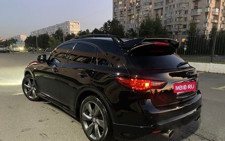 Infiniti QX70, 2014 год, 2 800 000 рублей, 28 фотография