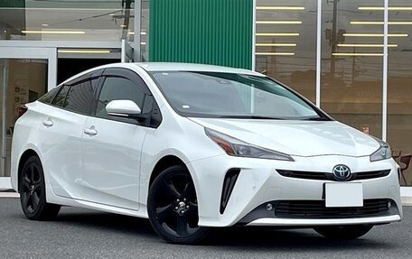 Toyota Prius IV XW50, 2022 год, 1 420 000 рублей, 1 фотография