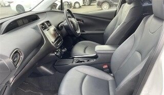 Toyota Prius IV XW50, 2022 год, 1 420 000 рублей, 3 фотография