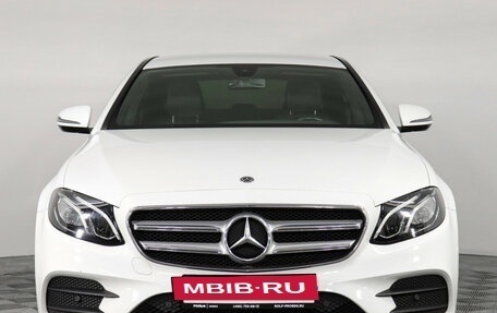Mercedes-Benz E-Класс, 2019 год, 3 999 000 рублей, 2 фотография