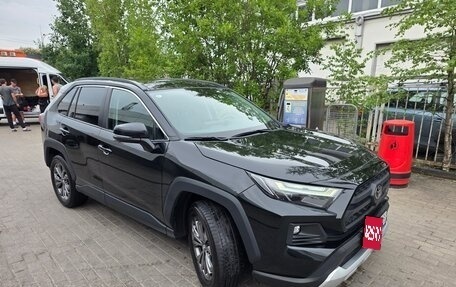 Toyota RAV4, 2024 год, 3 850 000 рублей, 2 фотография