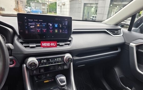 Toyota RAV4, 2024 год, 3 850 000 рублей, 8 фотография