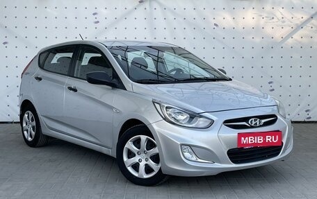 Hyundai Solaris II рестайлинг, 2013 год, 880 000 рублей, 2 фотография
