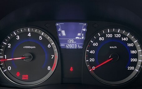 Hyundai Solaris II рестайлинг, 2013 год, 880 000 рублей, 14 фотография
