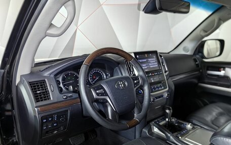Toyota Land Cruiser 200, 2018 год, 5 199 000 рублей, 14 фотография