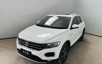 Volkswagen T-Roc I, 2023 год, 1 790 000 рублей, 1 фотография