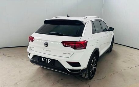 Volkswagen T-Roc I, 2023 год, 1 790 000 рублей, 4 фотография