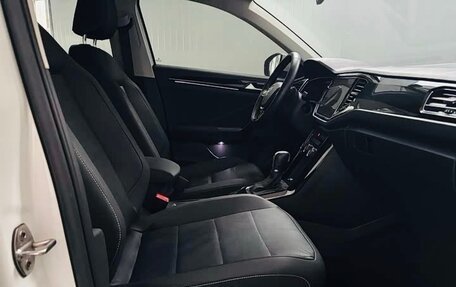 Volkswagen T-Roc I, 2023 год, 1 790 000 рублей, 11 фотография