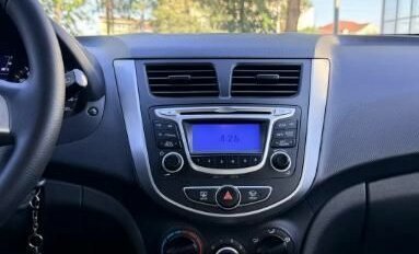 Hyundai Solaris II рестайлинг, 2011 год, 770 000 рублей, 10 фотография