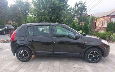 Renault Sandero I, 2010 год, 528 000 рублей, 2 фотография