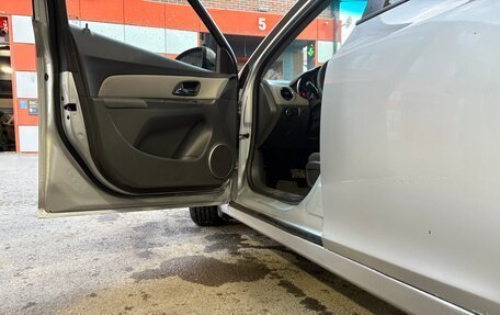 Chevrolet Cruze II, 2010 год, 675 000 рублей, 4 фотография
