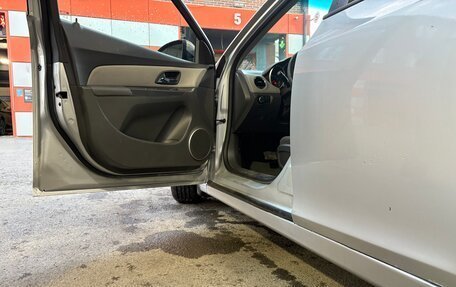 Chevrolet Cruze II, 2010 год, 675 000 рублей, 5 фотография
