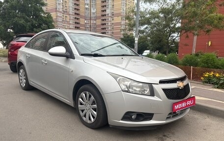 Chevrolet Cruze II, 2010 год, 675 000 рублей, 8 фотография