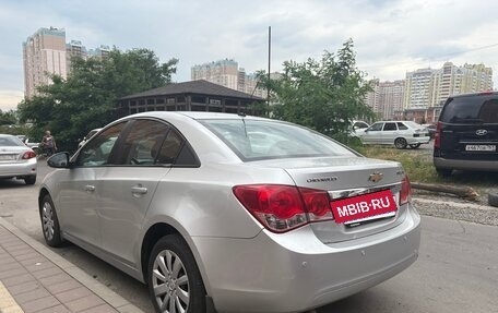 Chevrolet Cruze II, 2010 год, 675 000 рублей, 10 фотография