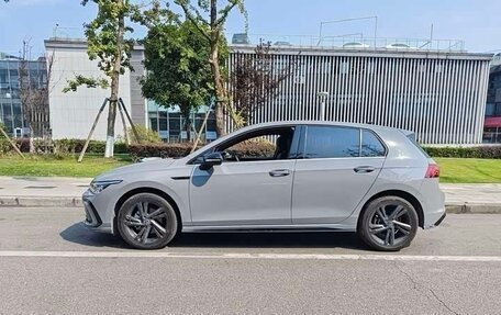 Volkswagen Golf VIII, 2023 год, 1 990 000 рублей, 2 фотография