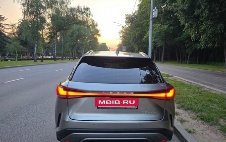 Lexus RX IV рестайлинг, 2022 год, 8 300 000 рублей, 4 фотография