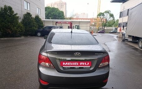 Hyundai Solaris II рестайлинг, 2013 год, 700 000 рублей, 3 фотография