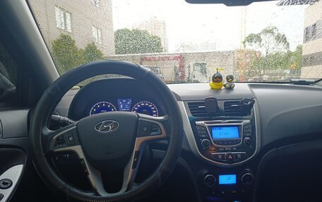 Hyundai Solaris II рестайлинг, 2013 год, 700 000 рублей, 8 фотография