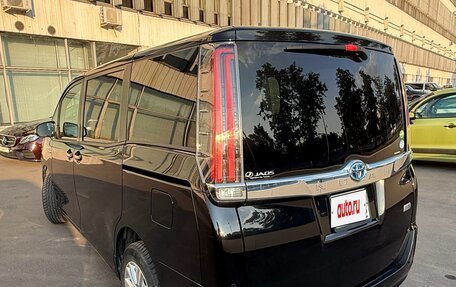 Toyota Noah III, 2019 год, 2 650 000 рублей, 5 фотография