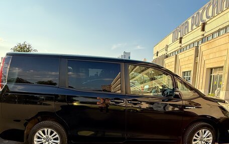 Toyota Noah III, 2019 год, 2 650 000 рублей, 3 фотография