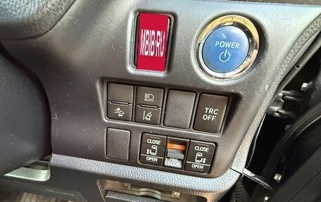 Toyota Noah III, 2019 год, 2 650 000 рублей, 9 фотография