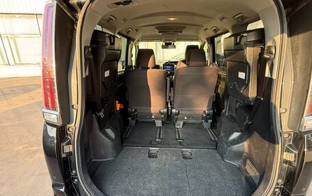 Toyota Noah III, 2019 год, 2 650 000 рублей, 13 фотография