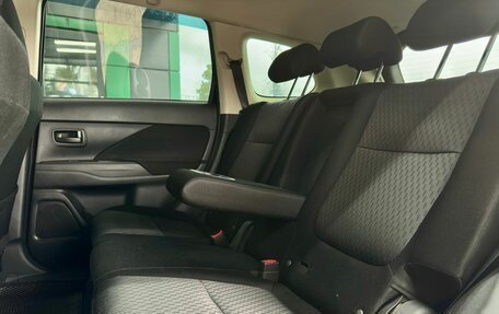 Mitsubishi Outlander III рестайлинг 3, 2014 год, 1 399 000 рублей, 25 фотография