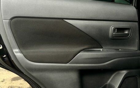 Mitsubishi Outlander III рестайлинг 3, 2014 год, 1 399 000 рублей, 23 фотография