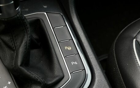 Volkswagen Tiguan II, 2018 год, 2 250 000 рублей, 15 фотография