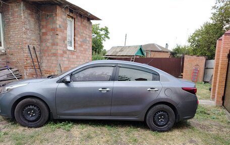 KIA Rio IV, 2018 год, 1 120 000 рублей, 2 фотография