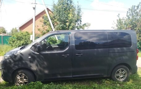 Opel Zafira Life I, 2020 год, 3 500 000 рублей, 2 фотография