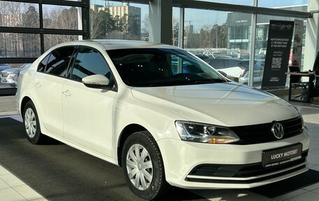 Volkswagen Jetta VI, 2015 год, 895 000 рублей, 3 фотография