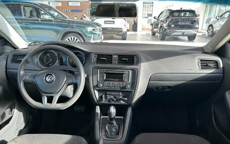 Volkswagen Jetta VI, 2015 год, 895 000 рублей, 17 фотография