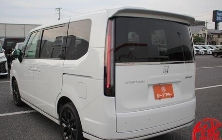 Honda Stepwgn, 2023 год, 2 430 000 рублей, 4 фотография