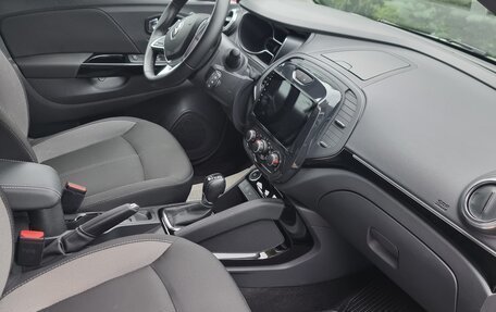 Renault Kaptur I рестайлинг, 2022 год, 1 750 000 рублей, 6 фотография