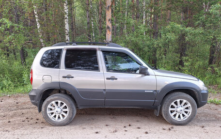 Chevrolet Niva I рестайлинг, 2018 год, 830 000 рублей, 4 фотография