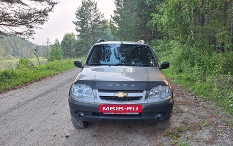 Chevrolet Niva I рестайлинг, 2018 год, 830 000 рублей, 2 фотография