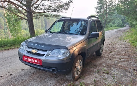 Chevrolet Niva I рестайлинг, 2018 год, 830 000 рублей, 3 фотография