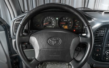 Toyota Land Cruiser 100 рестайлинг 2, 1998 год, 1 629 000 рублей, 12 фотография