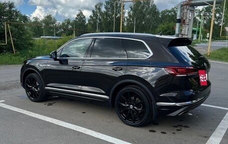 Volkswagen Touareg III, 2019 год, 4 900 000 рублей, 9 фотография