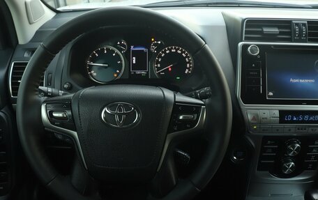Toyota Land Cruiser Prado 150 рестайлинг 2, 2018 год, 5 101 000 рублей, 13 фотография