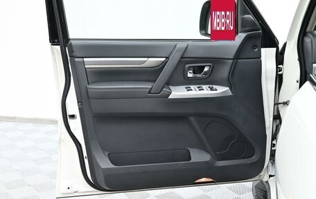 Mitsubishi Pajero IV, 2014 год, 2 215 000 рублей, 12 фотография