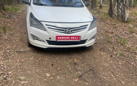 Hyundai Solaris II рестайлинг, 2015 год, 555 000 рублей, 4 фотография