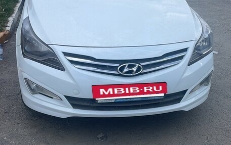 Hyundai Solaris II рестайлинг, 2015 год, 555 000 рублей, 3 фотография