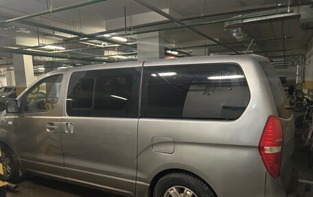 Hyundai H-1 II рестайлинг, 2016 год, 2 600 000 рублей, 11 фотография