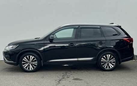 Mitsubishi Outlander III рестайлинг 3, 2021 год, 2 200 000 рублей, 8 фотография