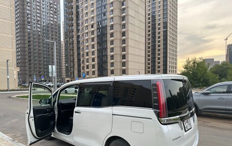Toyota Esquire I, 2018 год, 2 700 000 рублей, 5 фотография