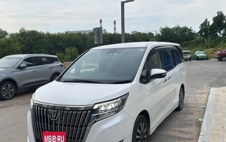 Toyota Esquire I, 2018 год, 2 700 000 рублей, 3 фотография