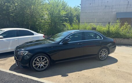 Mercedes-Benz E-Класс, 2022 год, 4 500 000 рублей, 2 фотография