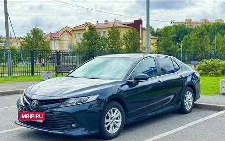 Toyota Camry, 2020 год, 2 300 000 рублей, 2 фотография